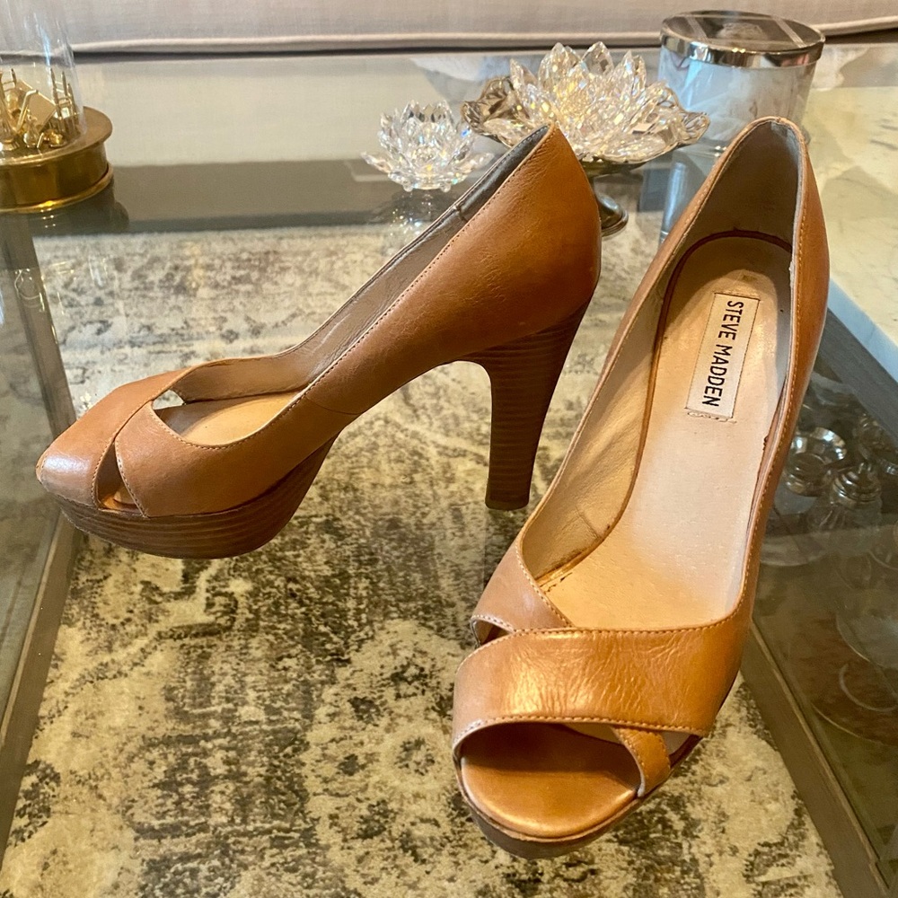 Steve Madden tan peep toe women’s shoes